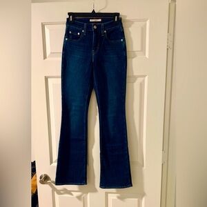 Levis jeans 725 high rise bootcut; dark blue 💙
